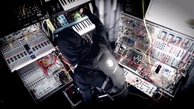LIVE TECHNO JAM with ELEKTRON ANALOG RYTM and MODULAR SYNTH - Studio Jam Session by MODTECH смотреть онлайн