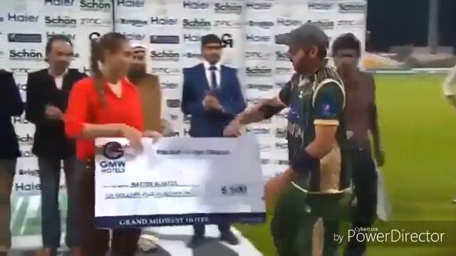 Shahid afridi refused to shake hand with the girl смотреть онлайн