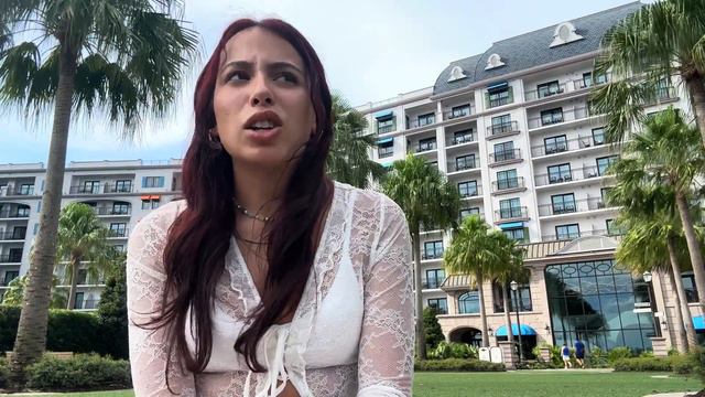 Disney Skyliner Resort Hopping! смотреть онлайн