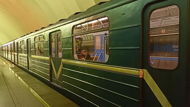 Отправление Редкого Поезда Синяя Смерть на Станции Озерки смотреть онлайн