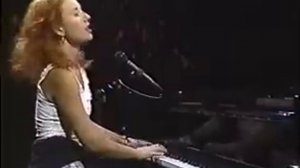 Tori Amos «Cornflake Girl» (1994)