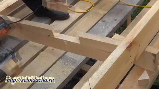 Строим маленький каркасный дом на сваях для проживания (ч. 18). Составная каркасная стена надставки смотреть онлайн