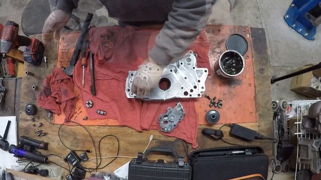 Assembling a 4g63 8 Oil Pump with Straight Cut Gears and a stubby balance shaft delete. смотреть онлайн
