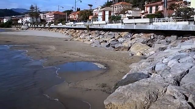 Spiaggia Santo Stefano, Santo Stefano al Mare, Italy смотреть онлайн