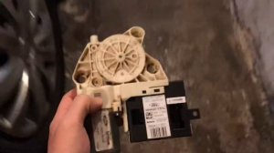 Стёкла Ford Focus 2 работают рывками (решение)