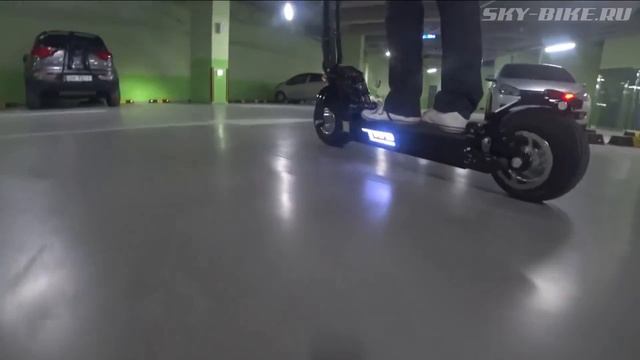 Электросамокат vs PORSCHE / Carrera 911 vs electric scooter смотреть онлайн