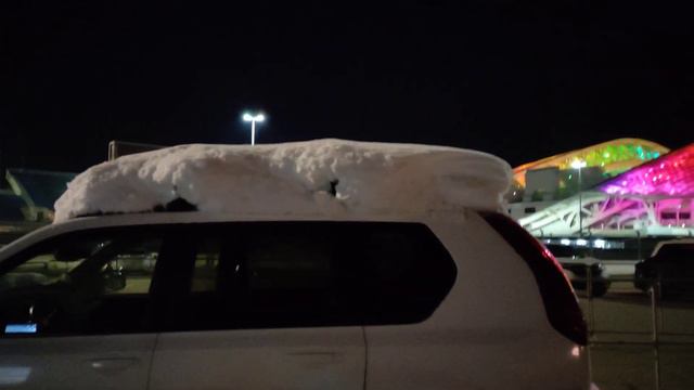 Сугробы в Сочи. Машину завалило снегом 🥶 смотреть онлайн