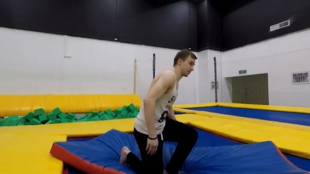 Школа акробатики в Москве - Обучение. Прыжки на батуте. Сет, живот, спина смотреть онлайн