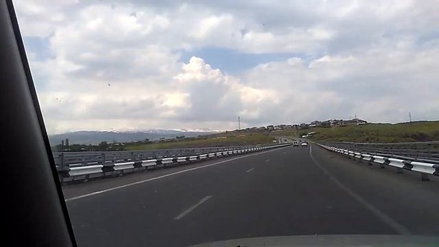 Дорога в город Аштарак, к храмам Ованаванк и Сагмосаванк, май 2019, Армения смотреть онлайн