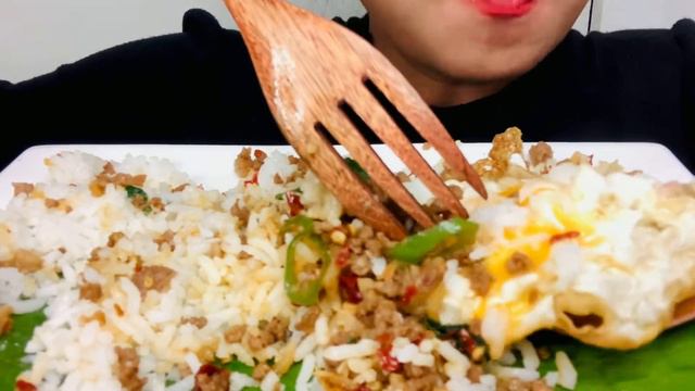 ASMR Spicy & Yummy Pad gra prow (Stir Fried Basil with Minced Pork) смотреть онлайн