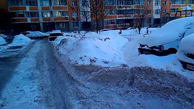 Бардак во дворе д. 2, к. 1 по ул. Маршала Кожедуба смотреть онлайн