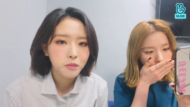 [RUS SUB] Оливия Хе, Хиджин и Ким Лип - V LIVE из Нью-Йорка (19/08/2022) #420 смотреть онлайн