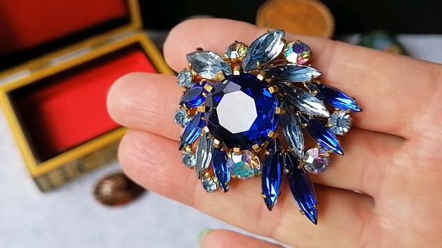 64. Новое направление. Вновь броши с кристаллами. И немного бижутерного лома. смотреть онлайн