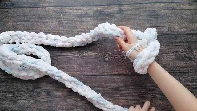 Подушка из пряжи Alize puffy. Вязание руками, без спиц и крючка. Детский пуфик смотреть онлайн