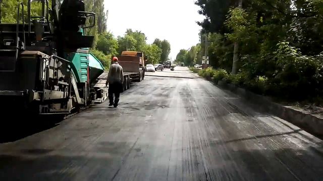 Если нет снега,закатаем деньги в грязь и лужы........всё как в России...... смотреть онлайн