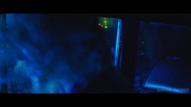 Жуткий Санта с топopом устраивает охоту на людей смотреть онлайн