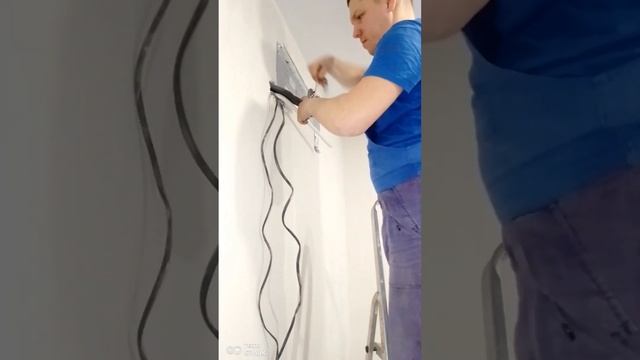 установка кондиционера. 2й этап. Под чистовую отделку. смотреть онлайн