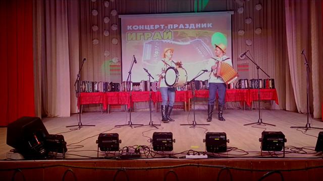 Задорный наигрыш. Дмитрий Ярмош - гармонь, Сергей Селивончик - барабан. смотреть онлайн