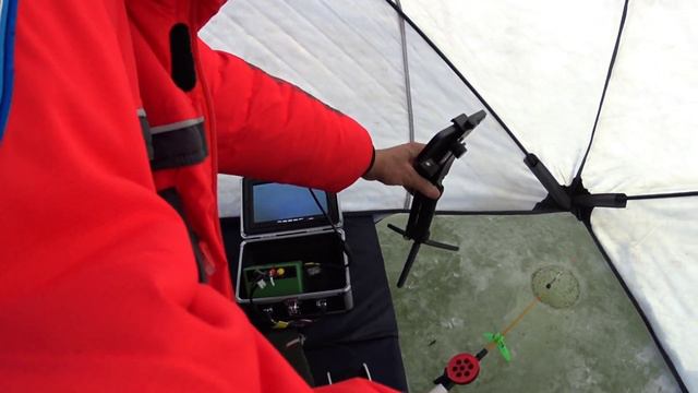 Зимняя рыбалка с комфортом! Поехали на секретное озеро и непрогодали! Окунёвый клёв! смотреть онлайн