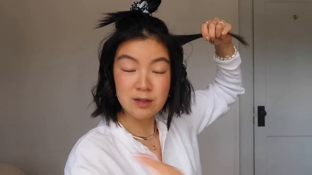 SUPER EASY BEACHY WAVES Tutorial with a Flat Iron | Short Asian Hair смотреть онлайн