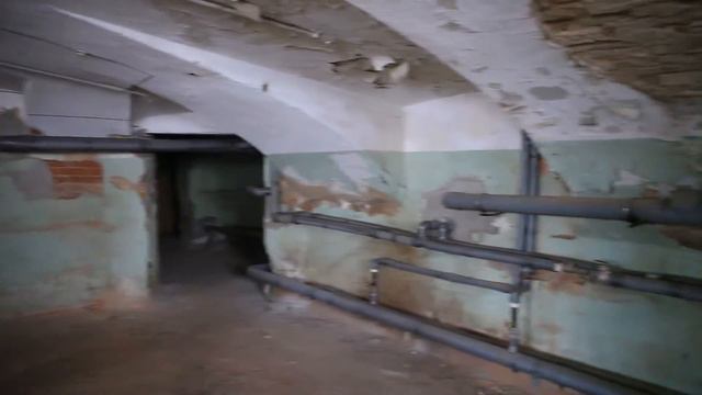 МАЯКОВСКОГО 48: ДОСТУП В ТЕХПОДВАЛ ПЕРЕКРЫТ СОТРУДНИКАМИ КИО смотреть онлайн