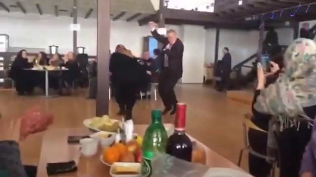 Красивый даргинский танец. Акушинка. смотреть онлайн