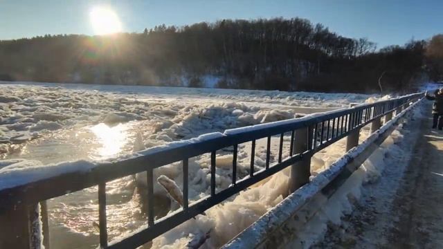 Ледовый затор в мороз перед мостом через Оку в Чекалине. смотреть онлайн