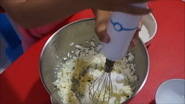8 year old Hiroshi bakes up a storm | Mini Oreo Cheesecake смотреть онлайн