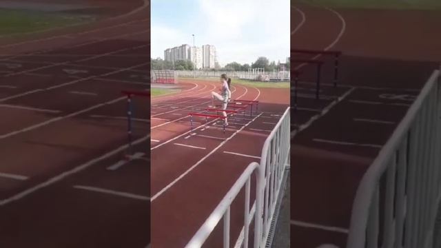 ходьба через барьеры #спорт #легкаяатлетика #лето2023 #тренировка #спб #барьер смотреть онлайн