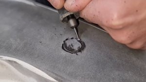 Как заварить круглые отверстия в бампере от парктроников! Правильная сварка пластик прутком.