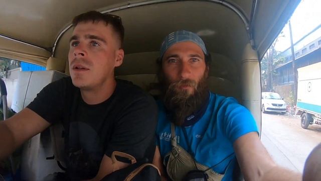 Индия: едем с аэропорта в хостел на тук туке, Neenava Dormitory, прогулка вечером [26 ноября 2022] смотреть онлайн