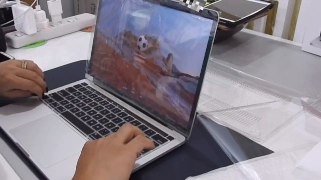 MacBook Protective Cover смотреть онлайн