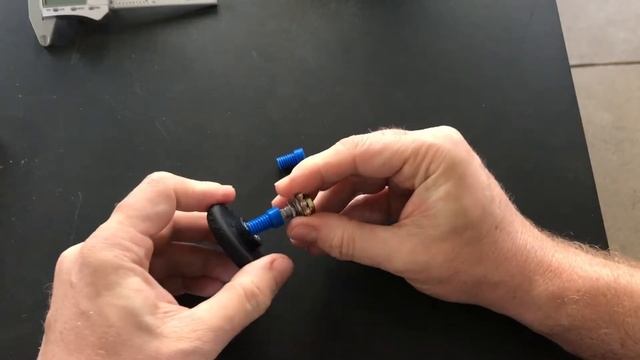 Adapter for 3/16" screw knob to potentiometer смотреть онлайн