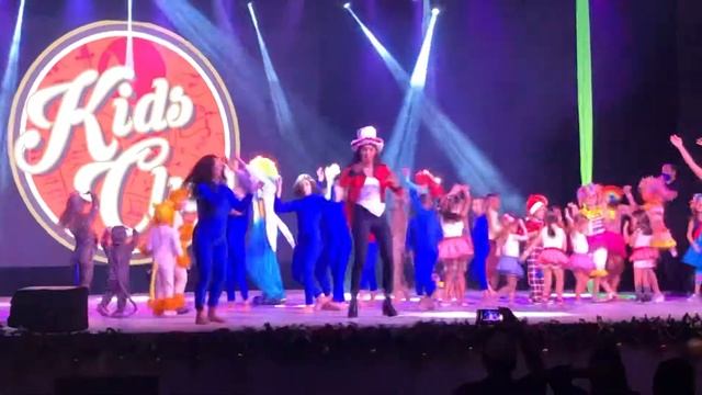 Victoria & Veronika Circus MEXICO смотреть онлайн