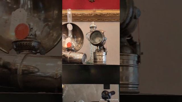 Набрели на берлинский магазин "Старинные лампы". Магазин выглядит таким же старинным, как и лампы : смотреть онлайн
