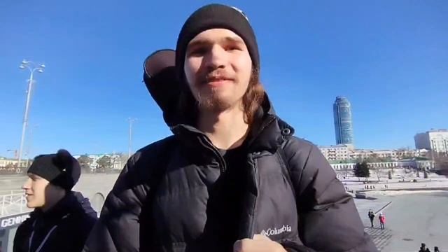 Пушистая фурри прогулка в Екатеринбурге около цирка / Антропоморфная фурри сходка в ЕКБ смотреть онлайн