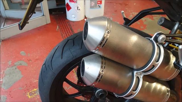 DUCATI STREETFIGHTER 848 EXHAUST FLAMES! смотреть онлайн