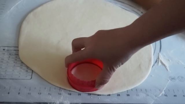 Идеальное дрожжевое тесто на ягодные вареники,вареники с вишней не текут не лопаются,нежные! смотреть онлайн