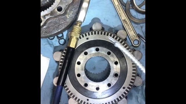 Bobcat T650 Final Drive Rebuild/Reseal Part 1 смотреть онлайн