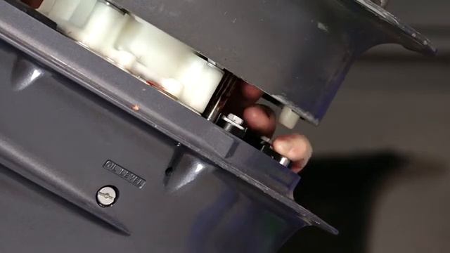 Yamaha Outboard Lower Unit Installation | Yamaha F225 Lower Unit Installation | Boats.net смотреть онлайн