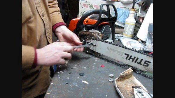 Sharpening a chainsaw chain