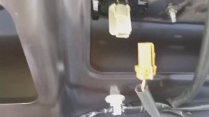 Nissan Sentra как поменять лампочку подсветки номерного знака