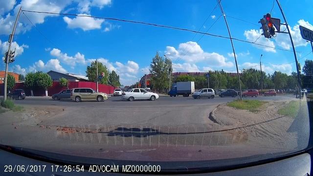 Хам на Хонде прёт на красный смотреть онлайн