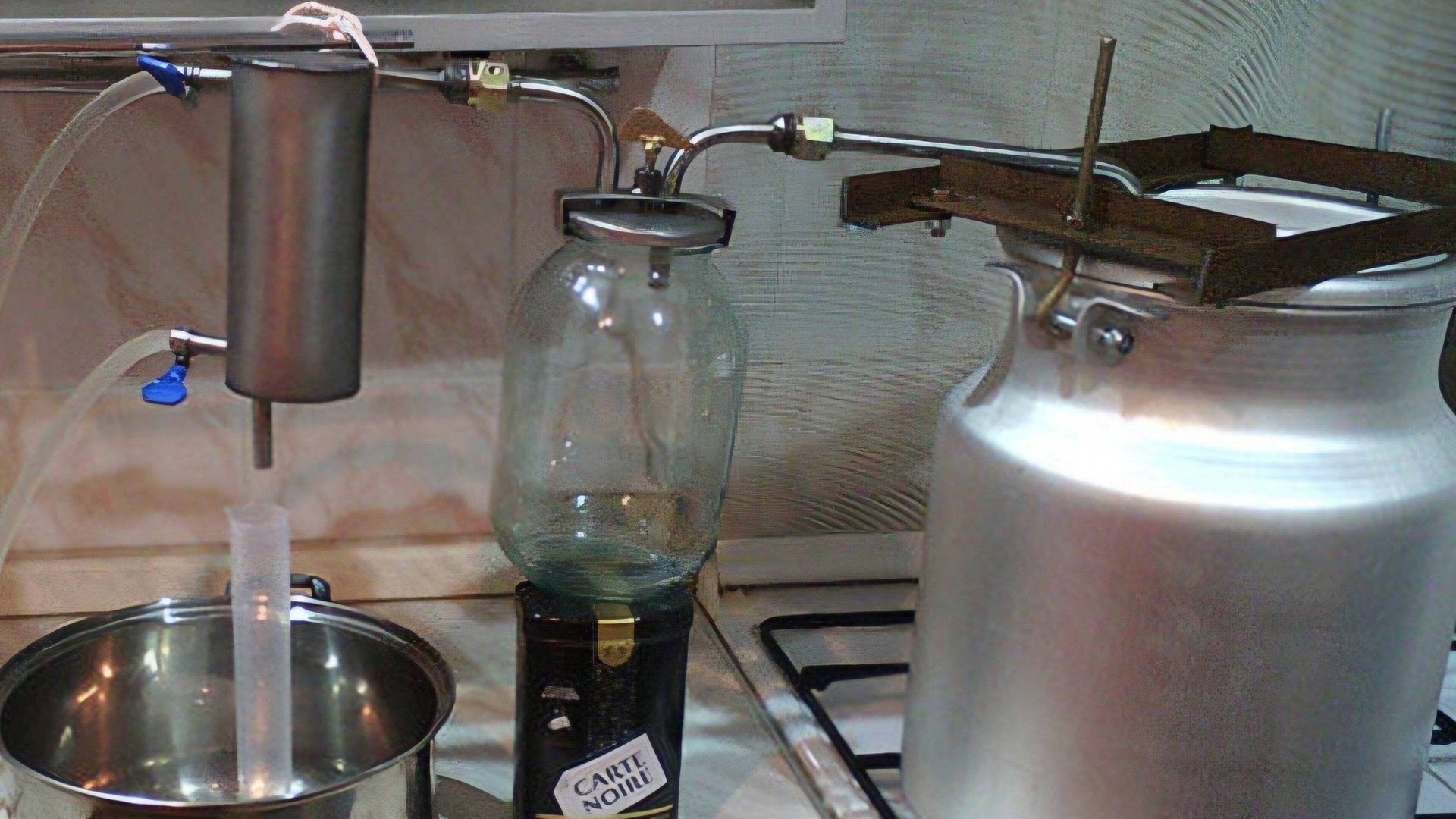 ПРАВИЛЬНЫЙ САХАРНЫЙ САМОГОН на простом аппарате с сухопарником смотреть онлайн