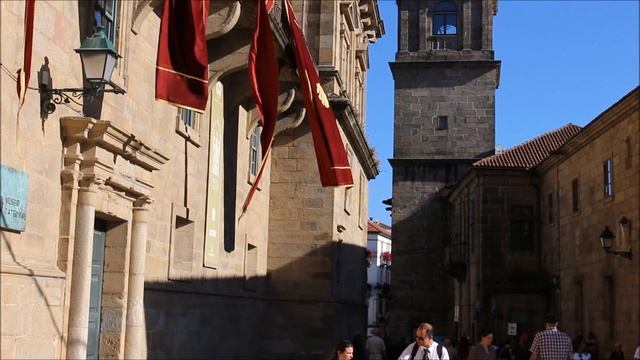 Испания. На улицах Сантьяго-де-Компостела, старинный город апостола Иакова Зеведеева. смотреть онлайн