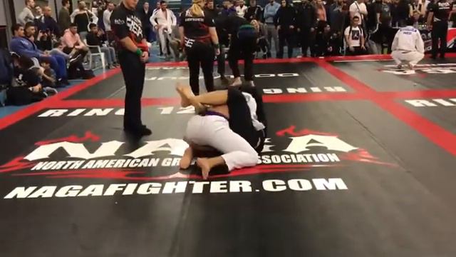 Гильотина через руку. смотреть онлайн