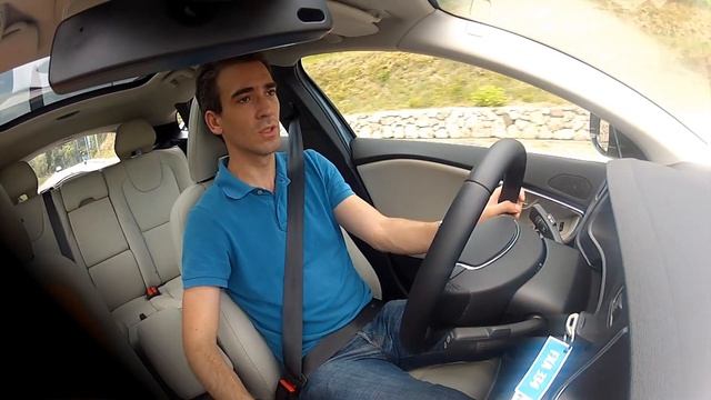 Volvo V40 Test Drive en Italia смотреть онлайн