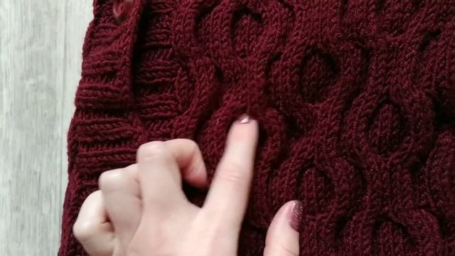 Бордовая кофта-кардиган спицами. Узор 