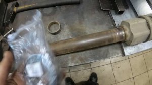 Ford Mondeo не едет , развалился подшипник правого привода.