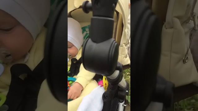 Малыш на даче #малыш #дача #развитие #мама смотреть онлайн